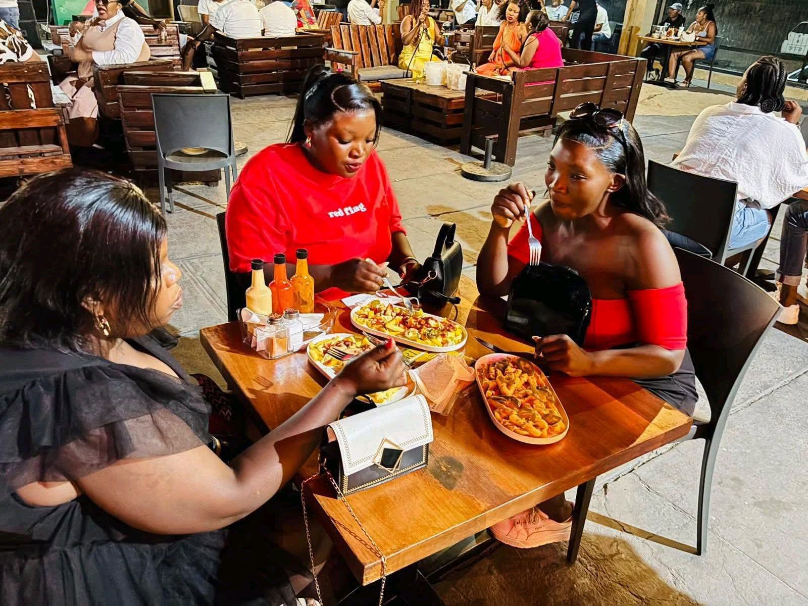 Mzansi Reacts as Women Are Accused of Leaving South African Restaurant With R1,200 Unpaid Bill