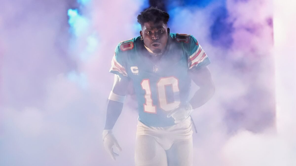 Tyreek Hill Drops 2-Letter Hint On Which NFL Team He’s Signing With After Injury-Riddled Week 4