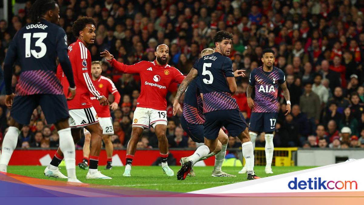 Dominic Solanke Bawa Tottenham Imbangi Manchester United 1-1