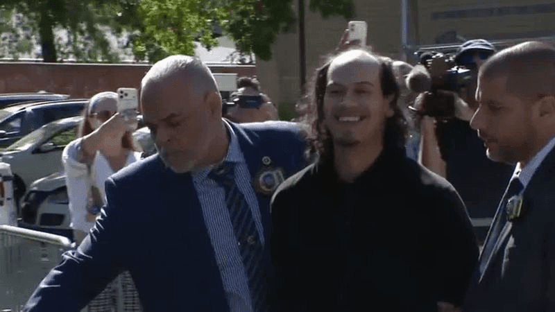 VIDEO: Man accused of pushing ex-girlfriend & their baby off balcony smiles for cameras