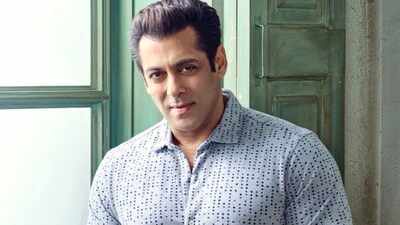 VIDEO: Salman Khan smirks at paparazzi’s ‘Love you bhai’; days after calling out inappropriate shots on ‘Bigg Boss 20’