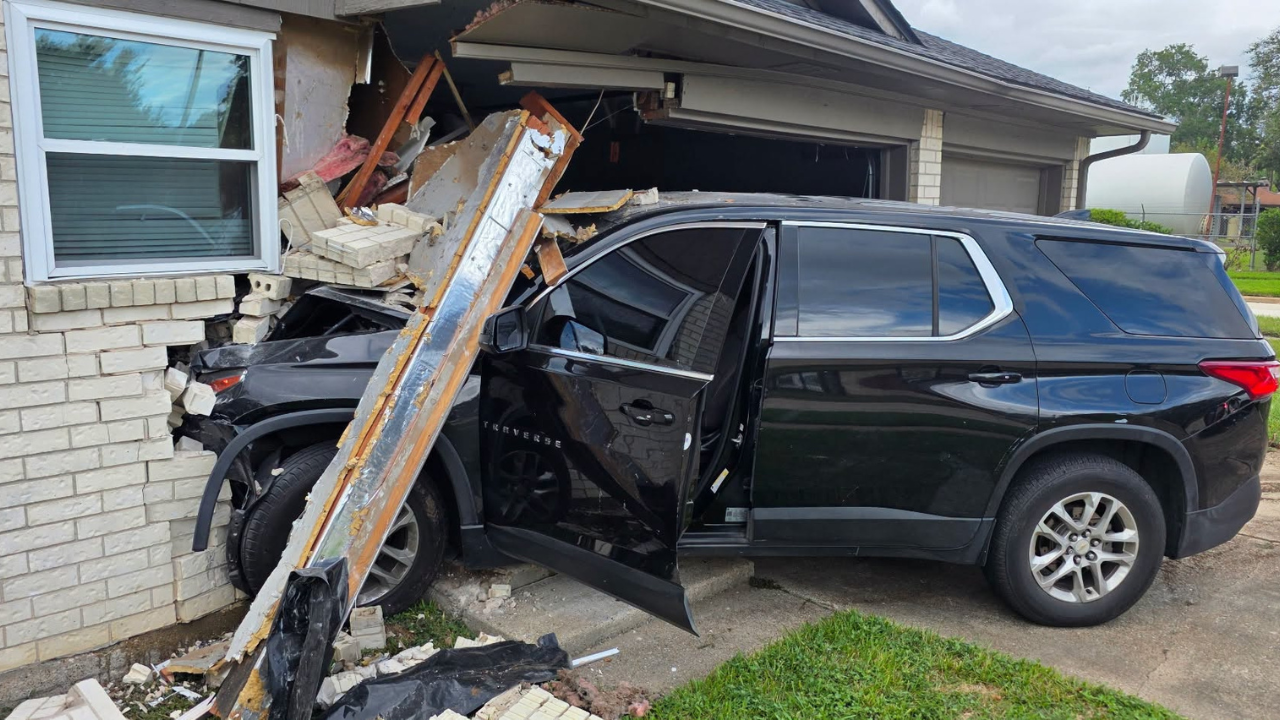 Driver Crashes Into Spring-Area Home as Deputies Investigate