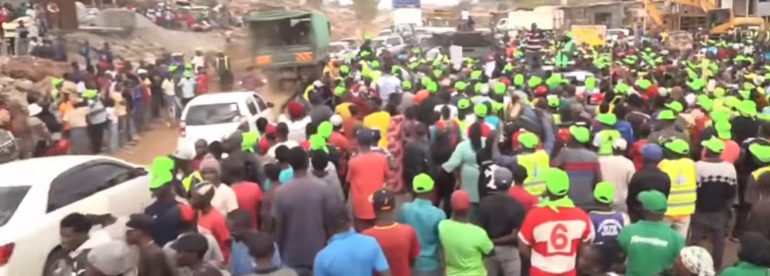 “Askari, Habari Zenu,” John Methu Waves at Police Officers During DCP Rally