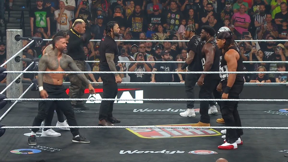 Roman Reigns & The Bloodline Fight Off 946 On WWE Raw