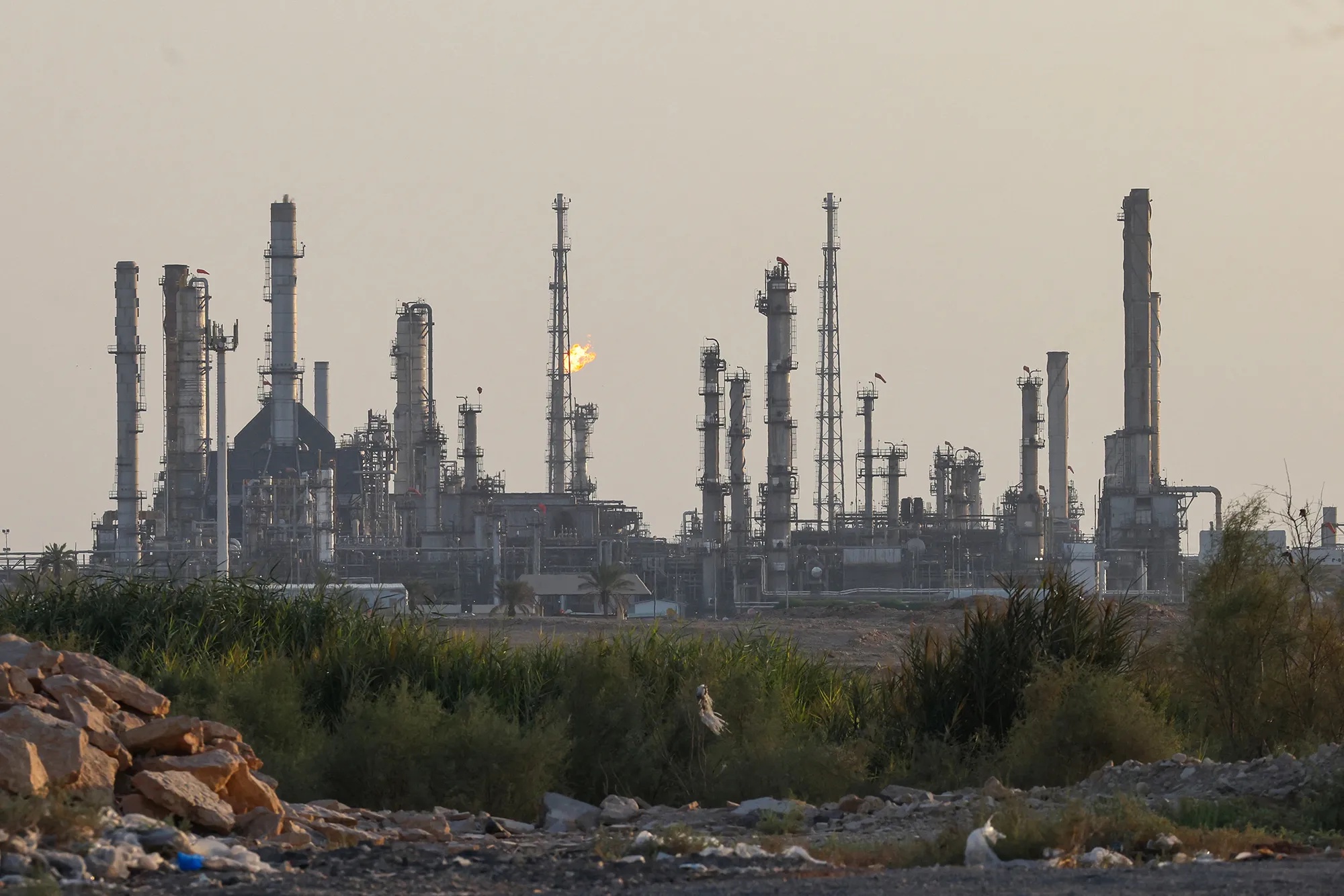 Oil Rises on Mideast Attacks, Dollar Edges Higher: Markets Wrap