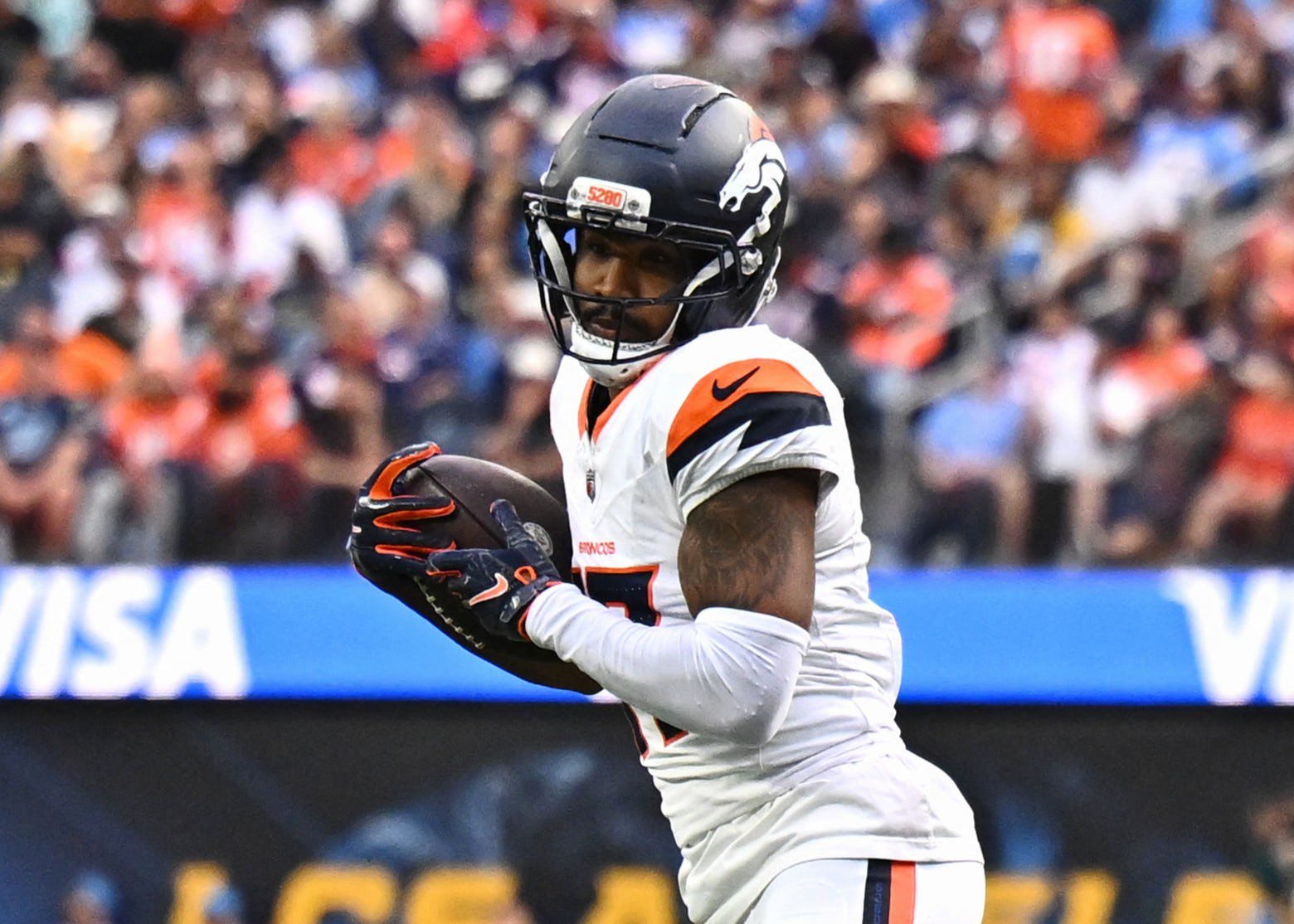 Super Bowl Champion Takes Aim at Jaylen Waddle After WR Expresses Frustration Mid-Game