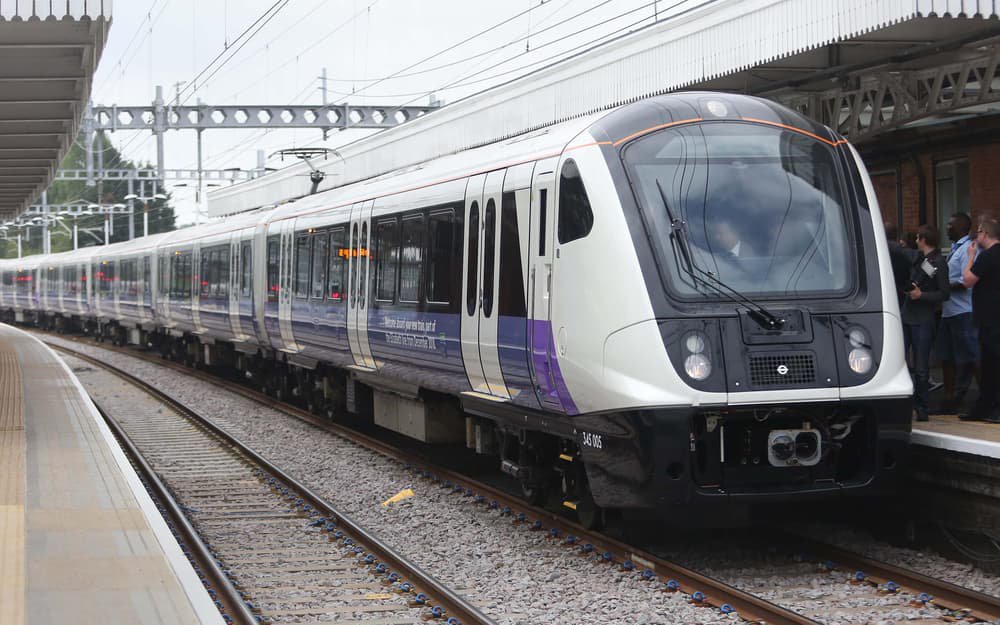 London travel news LIVE: Elizabeth line trains suspended ‘because of swan on the track’