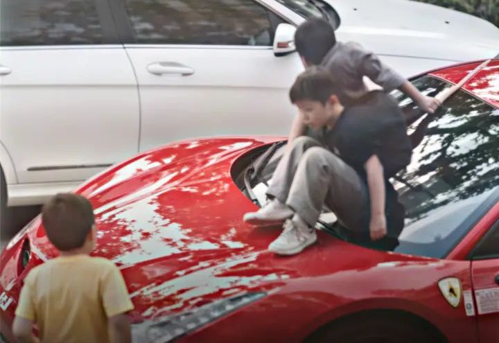 R9 Million Ferrari Damaged by 4 Kids, but Their Parents’ Reaction Leaves the Owner Stunned