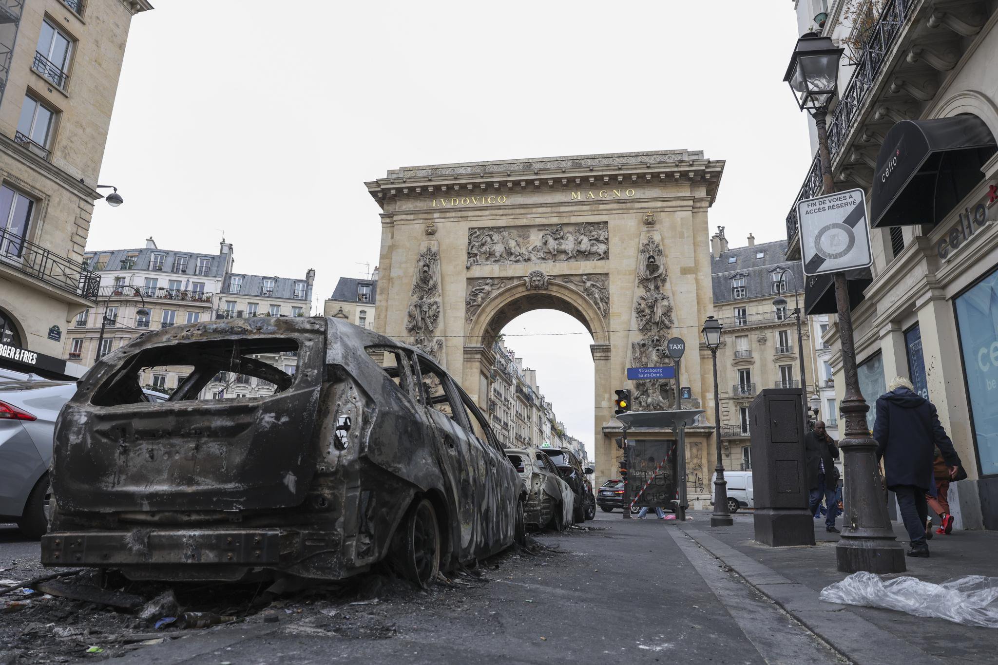 Paris police issue overnight curfew in 2 areas of French capital to try to prevent further disorder