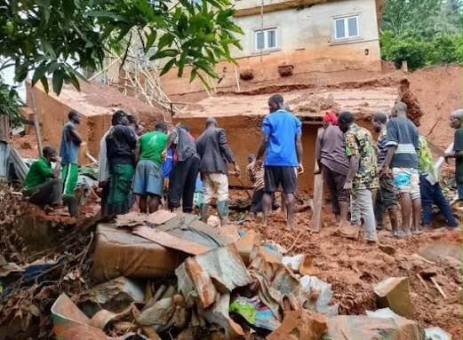 5 family members die after tank collapses