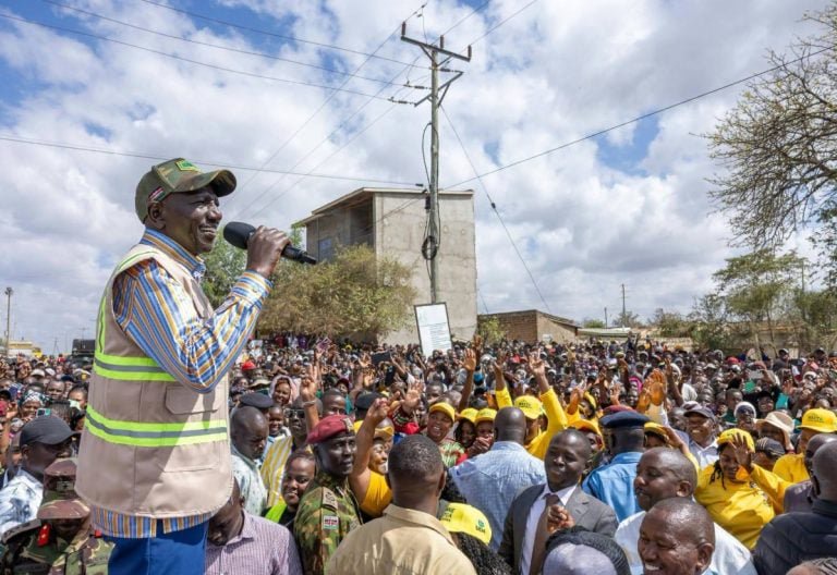 Ruto orders contractor to tarmac 3km road leading to Kalonzo’s home in Tseikuru