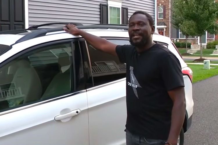 A DoorDash Driver Got in a Car Accident. His Customer’s Viral Video Picking Up His Order from the Crash Inspired a Surprising Response