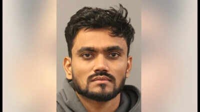 Indian-origin man in Chicago killed estranged wife who was dating another man; then went to airport, bought a ticket home, got arrested