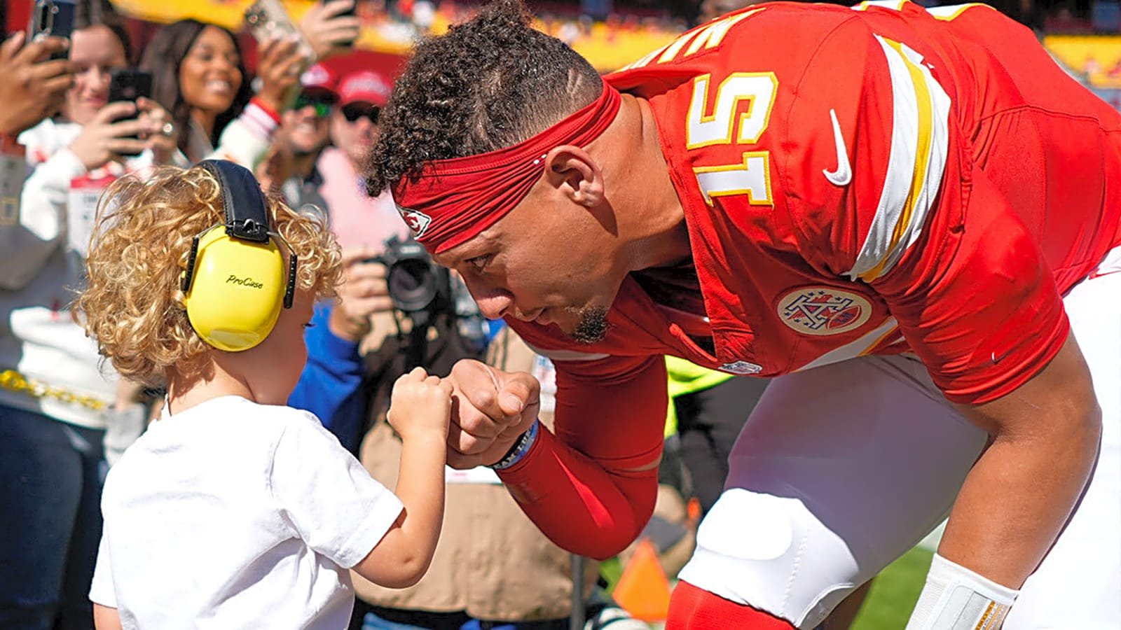 Chiefs QB Patrick Mahomes’ son drops adorable farewell message after Chargers win press conference