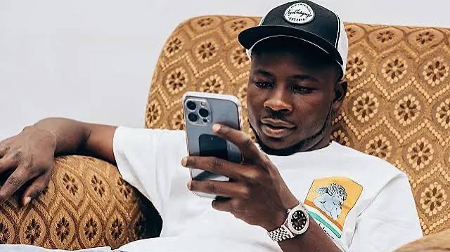 Davido’s Aide Begs Thief To Return His Phone Stolen At Zlatan’s Wedding, Promises Cash Reward