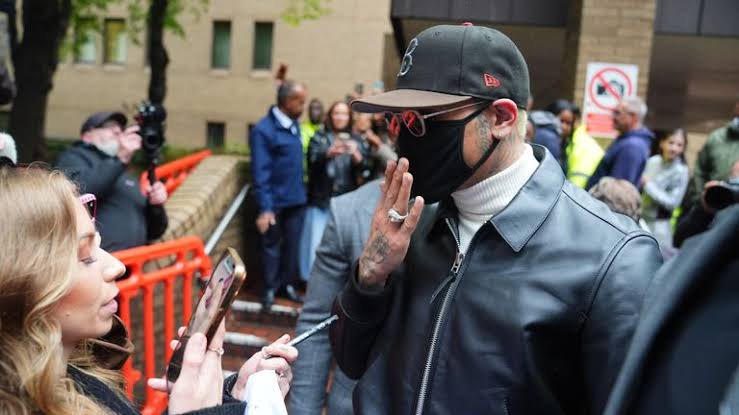 Chris Brown escapes jail term over UK nightclub brawl