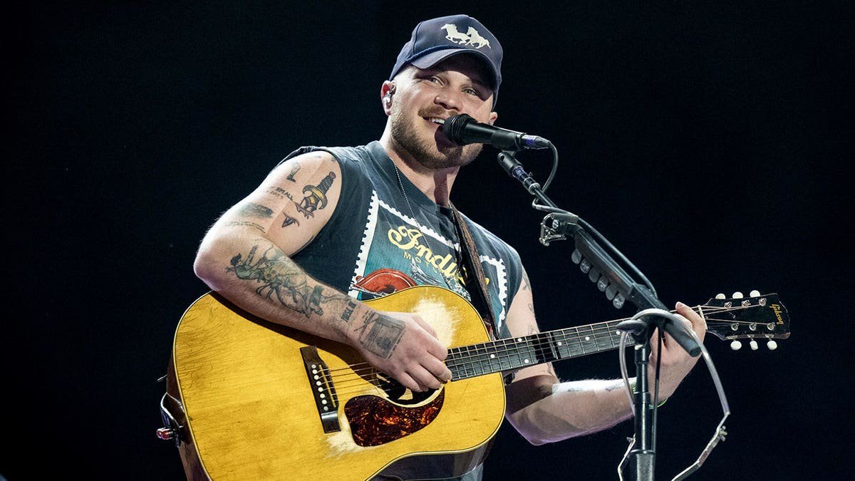 Zach Bryan admits he drank ’15 beers a day’ as part of ‘perfect routine’ before quitting alcohol