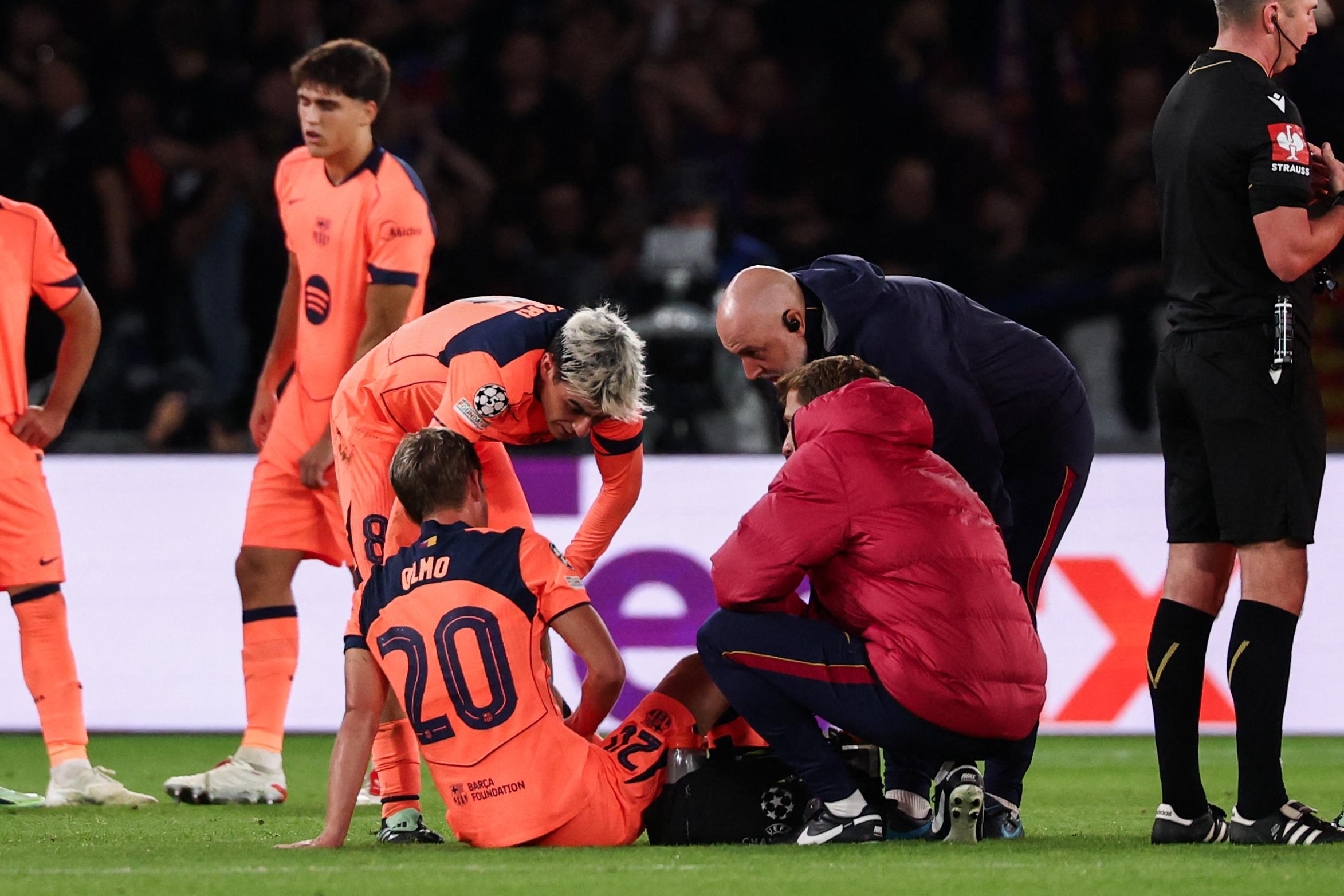 Barcelona Suffer Major Injury Blow Ahead of El Clásico as Key Midfielder Is Ruled Out for Four Weeks