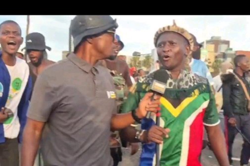 Fah blasts the municipality for kicking out protesters while Foreigners blocked Moore Road for month
