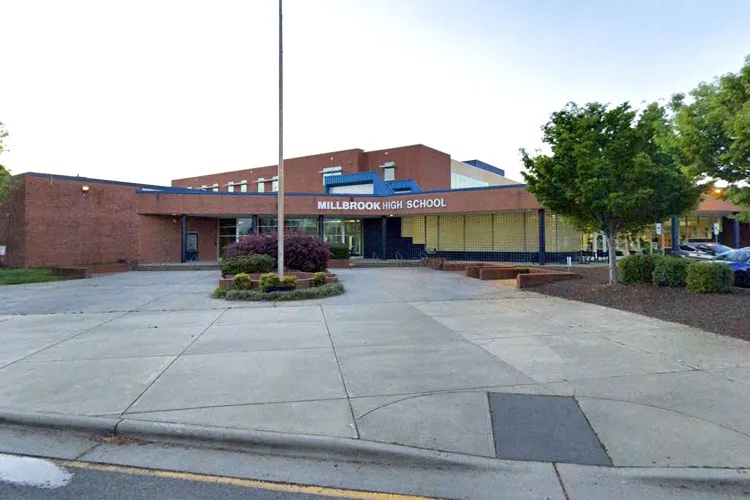 High School Staff Members Help Security Officer Deliver Her Baby Girl in Campus Bathroom: ‘She Was Beautiful’