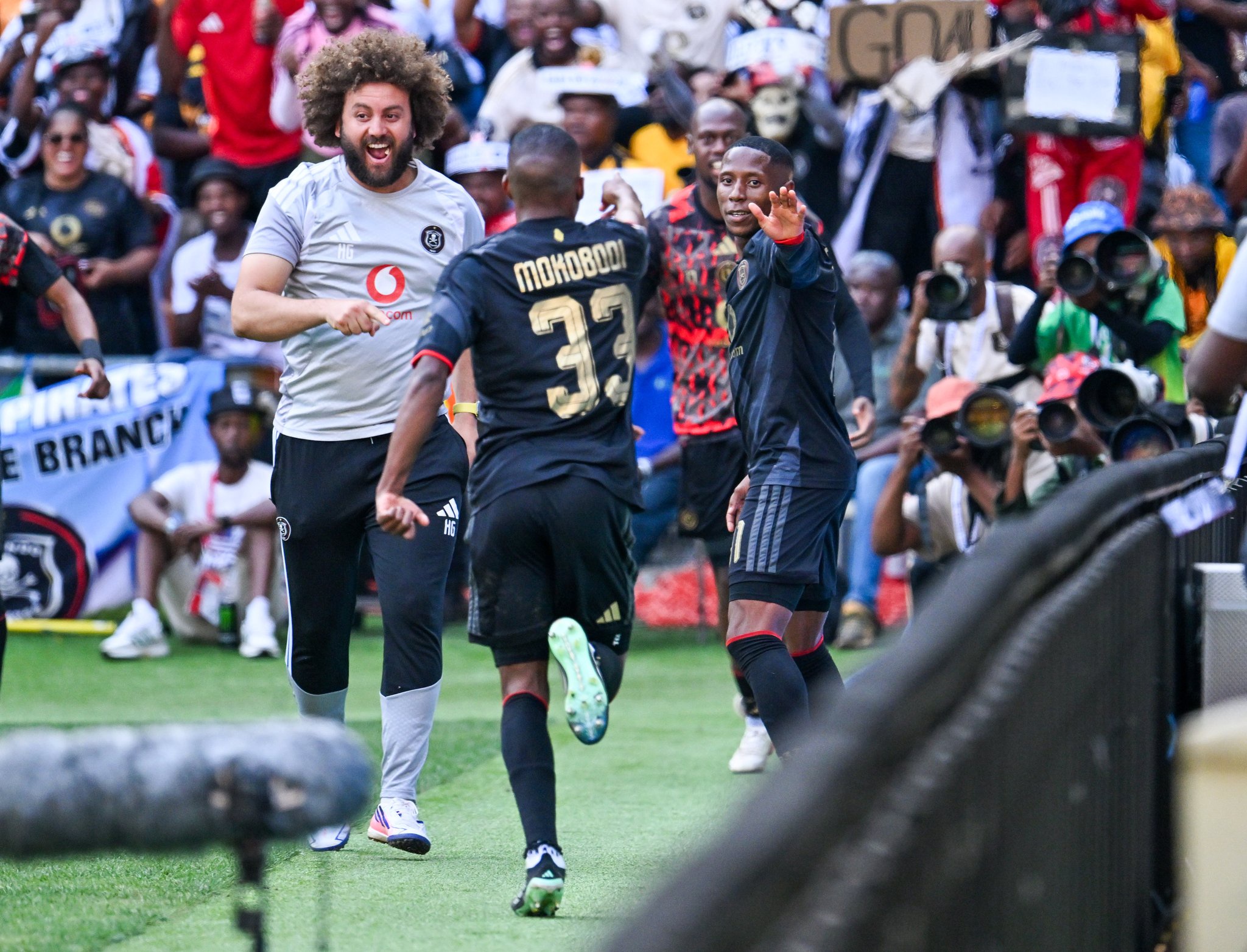 Orlando Pirates Beat Kaizer Chiefs 2-1 To Move Top Of The Betway Premiership Table