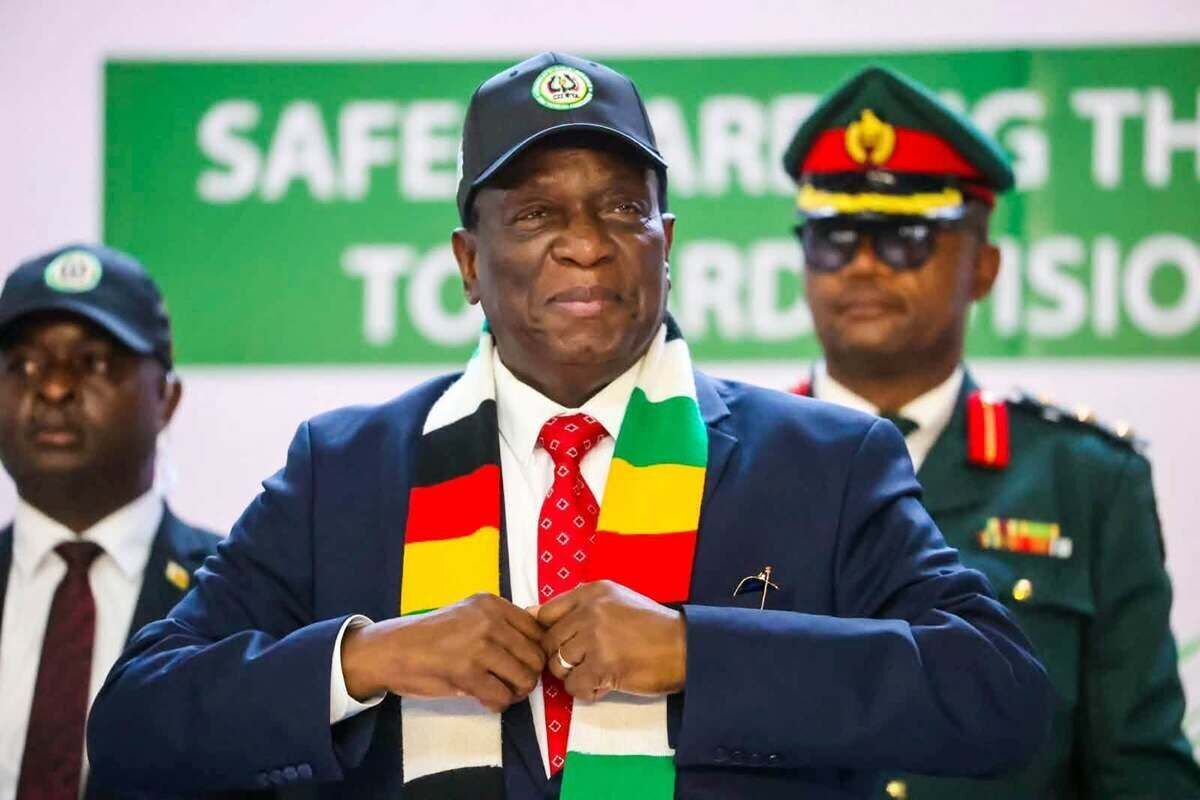Mnangagwa presides over graduation of 2,729 ZOU students