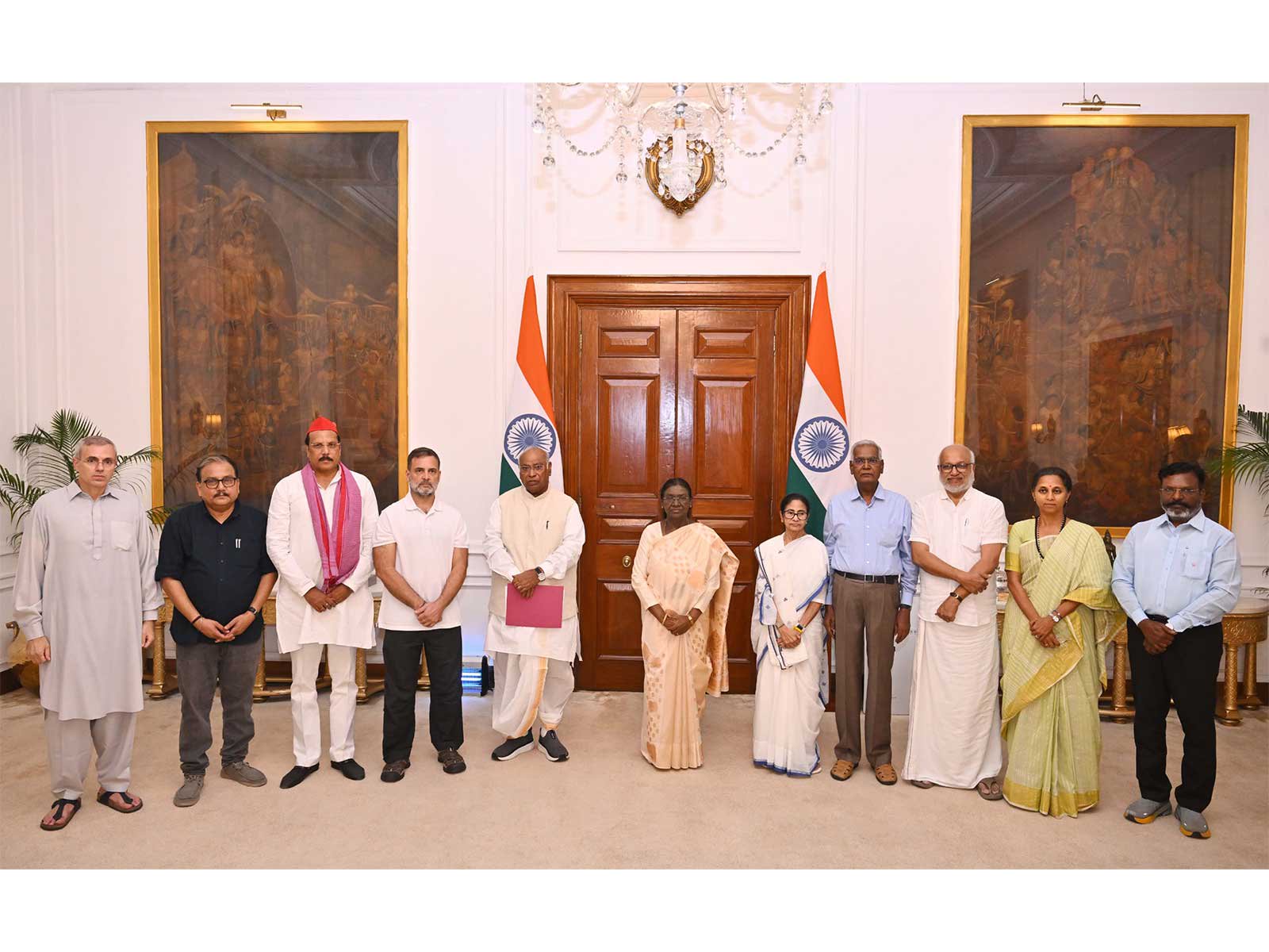 “She asked for evidence regarding Vote Chori; we shall submit”: Kharge after INDIA bloc meeting with President Murmu