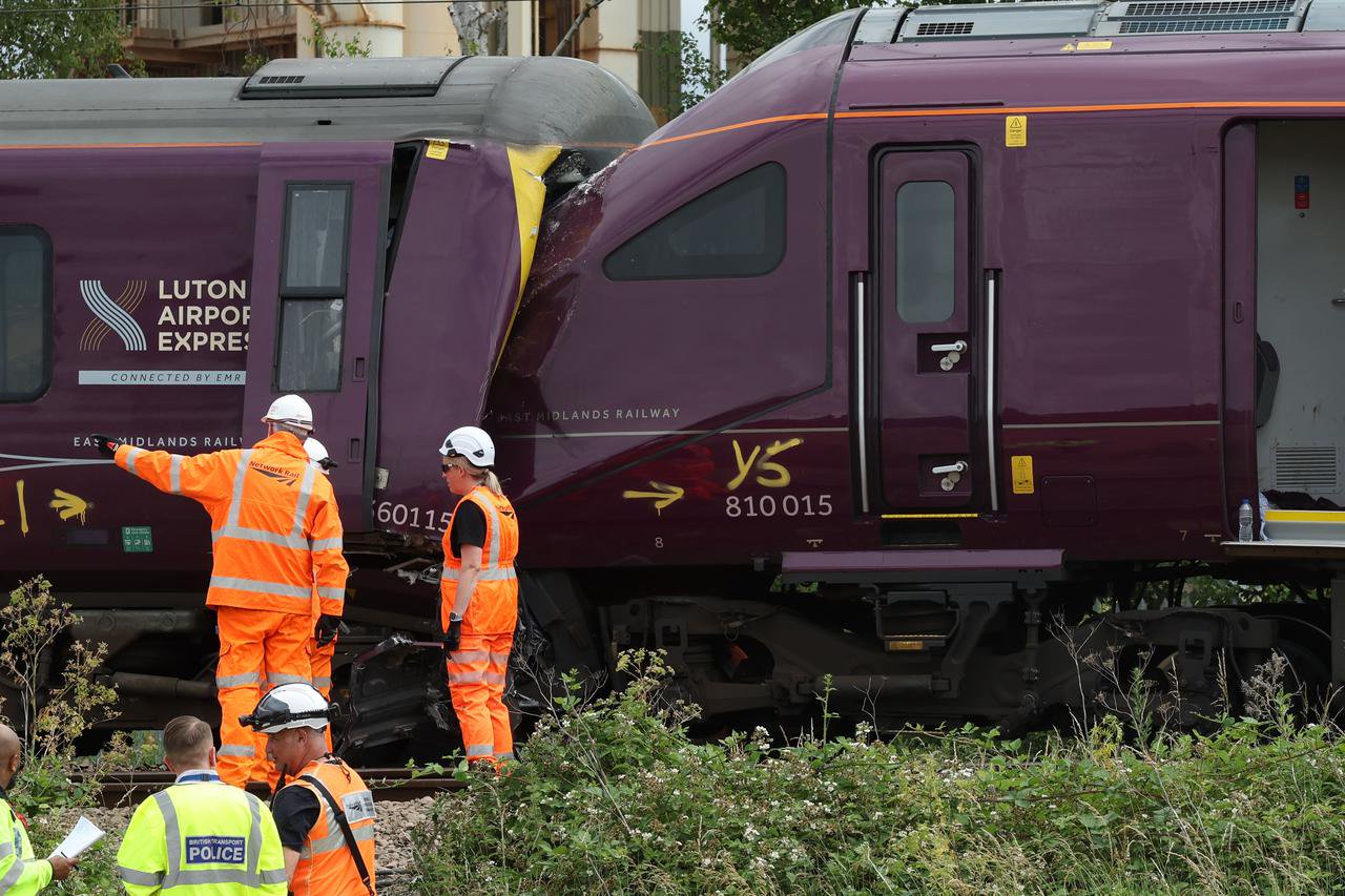 London trains horror: Driver sped up after going past red signal and hit brake 10 seconds before crash