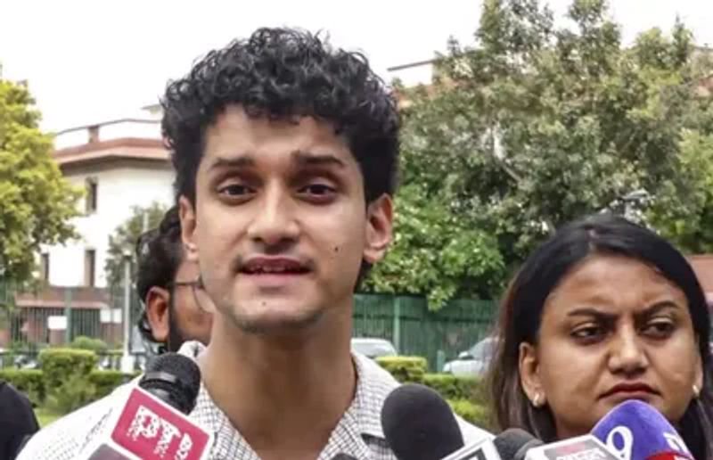‘Come out, hit the streets’, says Das