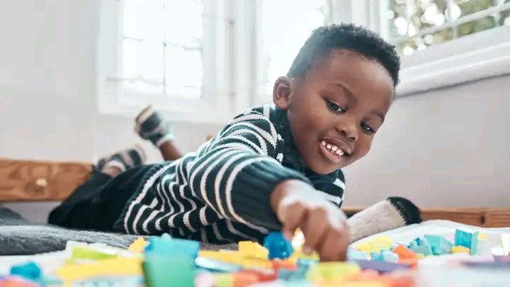 5-Year-Old Boy Stuns Mum After Looking at Newborn Sister and Saying “That’s Not Her”