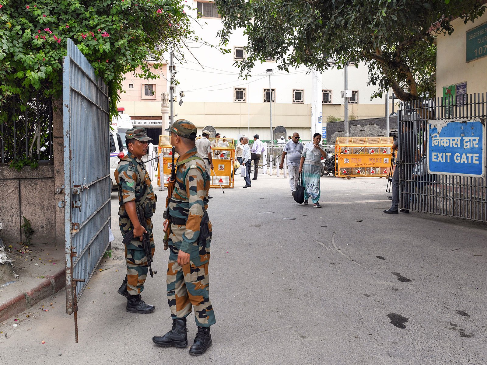 Delhi court grants bail to eight accused in Rs 9.90-crore gold smuggling case; defence flags disputed statements