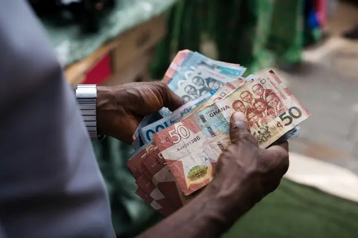 Ghana cedi gains against 3 major currencies: Latest BoG rates for Oct 14