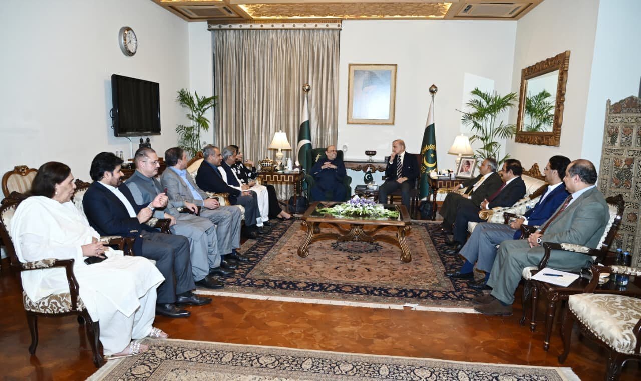 PM-Zardari meeting yields Friday talks with PTI amid Oct 4 march prep, KP governor rule threat