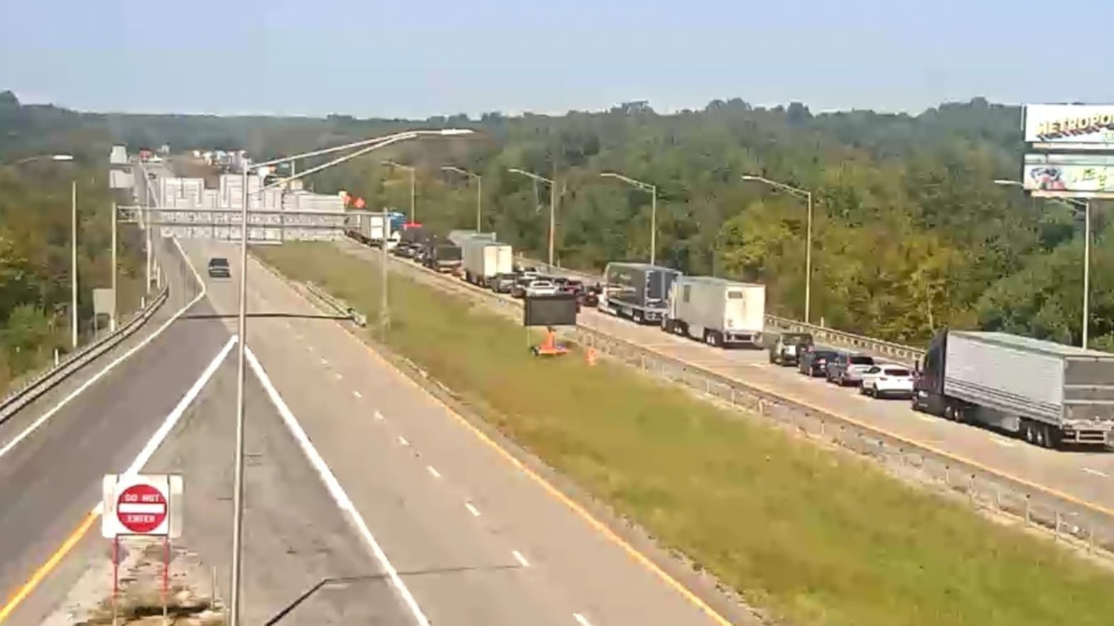 Multi-vehicle crash blocking part of I-24 at the Ohio River Bridge