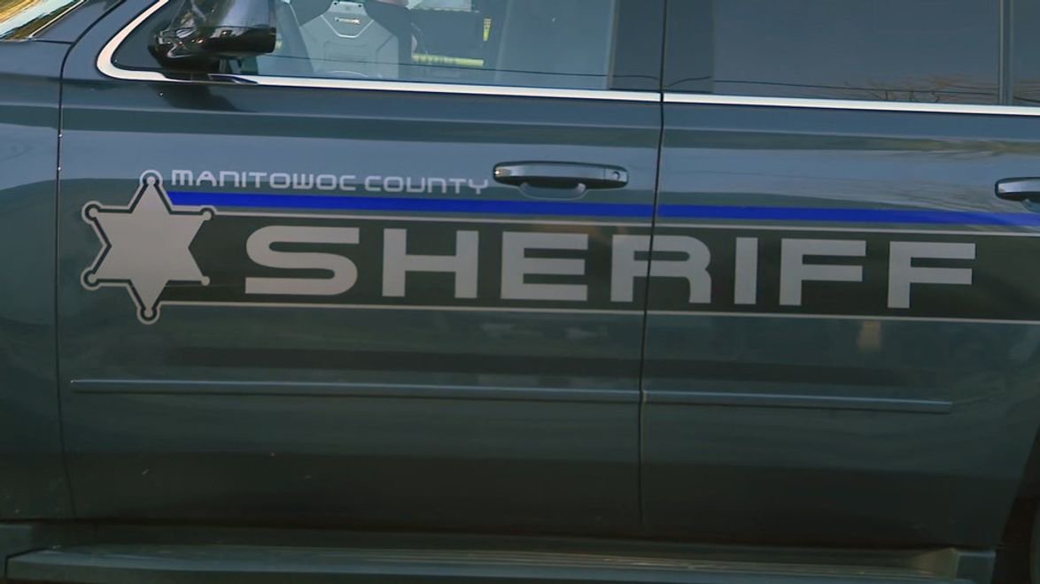 1 person killed in Manitowoc county rollover crash