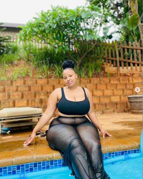 Amahle Biyela Flaunts Stacks Of Cash After Umemulo