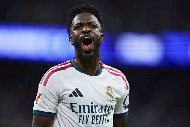 Vinicius Jr receives red card for pulling opponent’s hair as dramatic scenes unfold