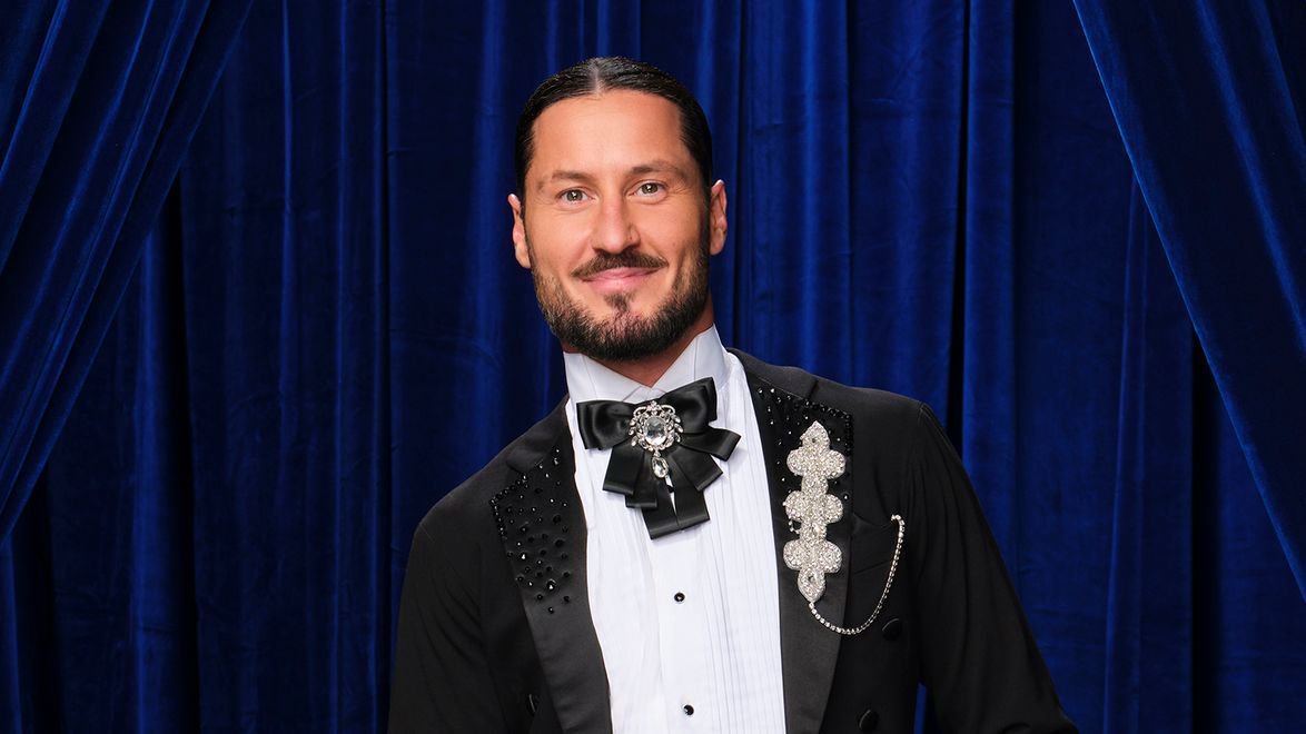 ‘Dancing with the Stars’ drama: What’s going on with Val, Carrie Ann, & dedication night?