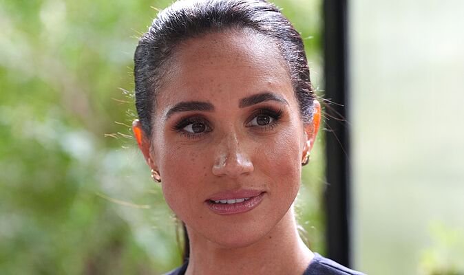 Prince Harry forced to ‘rein in’ Meghan as Cotswolds pub trip with megastar pal backfires