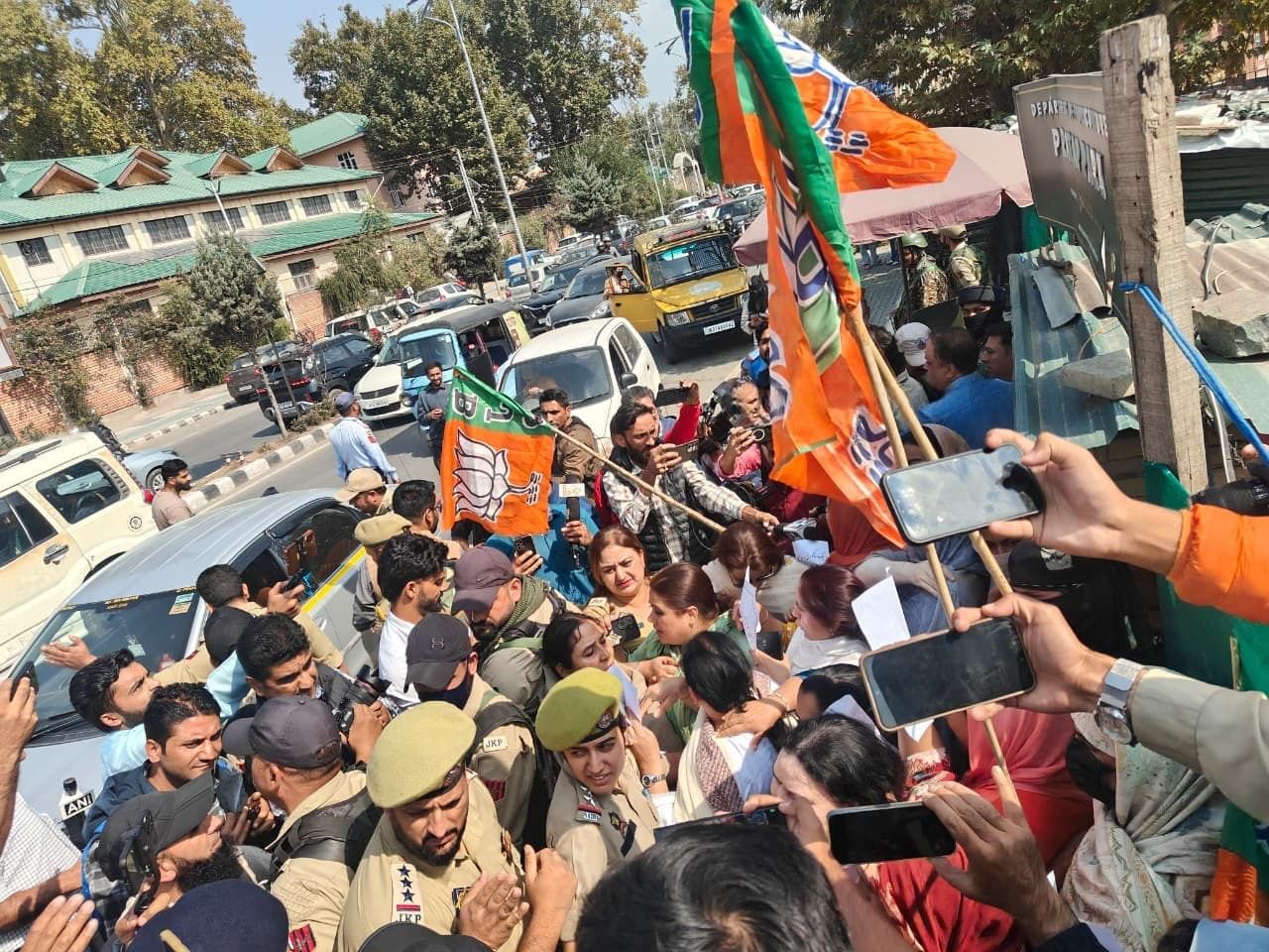 BJP, Congress Workers Trade Slogans During Protest in Srinagar