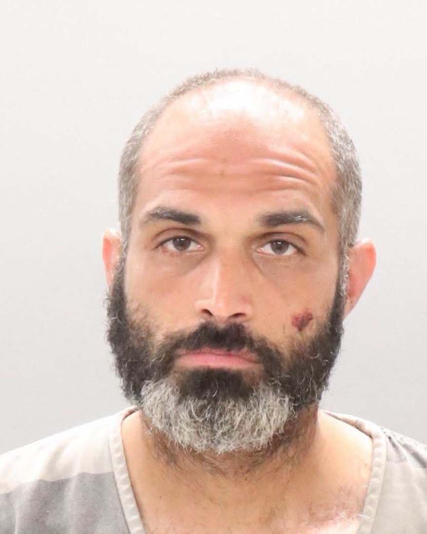 Knoxville Police seek suspect after fatal stabbing
