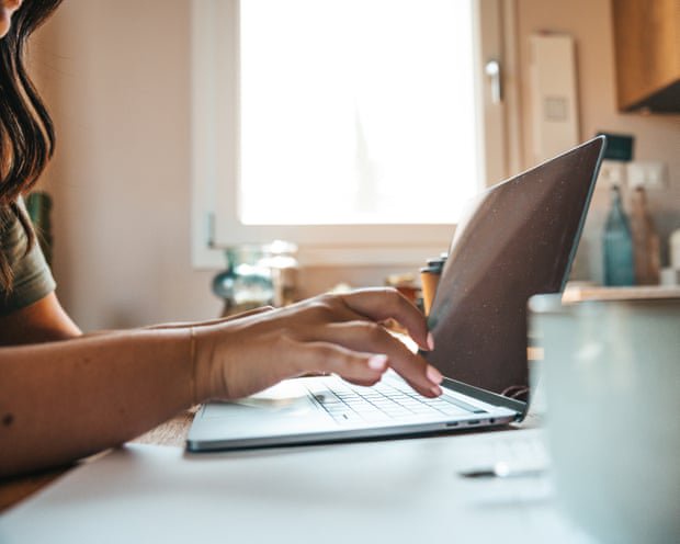 Mumsnet denies using AI for content after prompt appears on message board