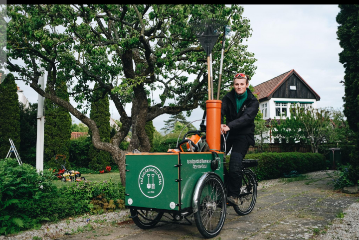 Cape Town Gardener Uses Modified Bicycle to Grow His Business, Wins Mzansi’s Hearts