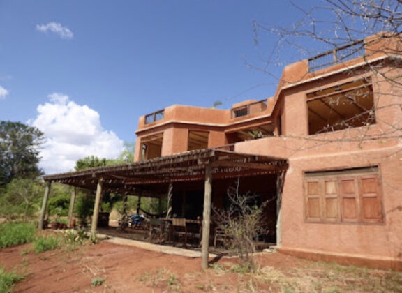 Man Who Built a Unique KSh 3 Million Mud House in Voi That Charges KSh 4,855 Per Night