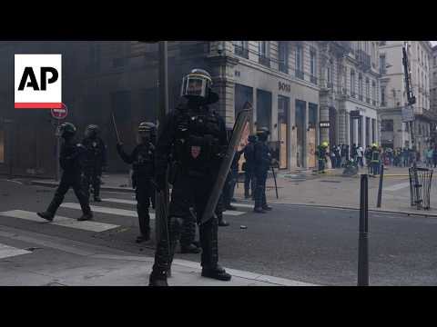 Paris police enforce overnight curfew in République and Les Halles after weekend riots