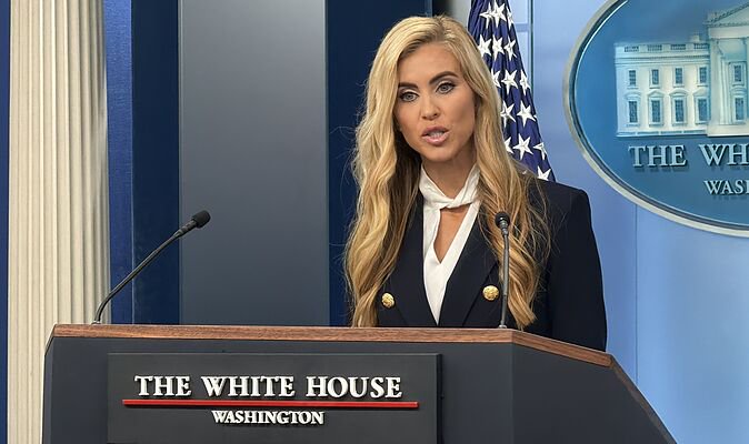 Furious Americans accuse Trump of appointing new press secretary who can ‘barely read’