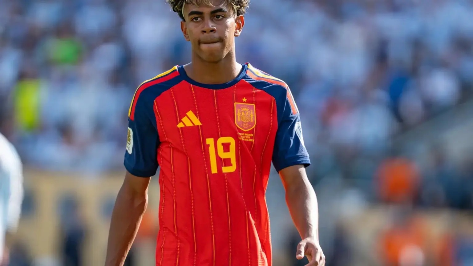 Spain hold off Czechia to move within one point of quarter-finals