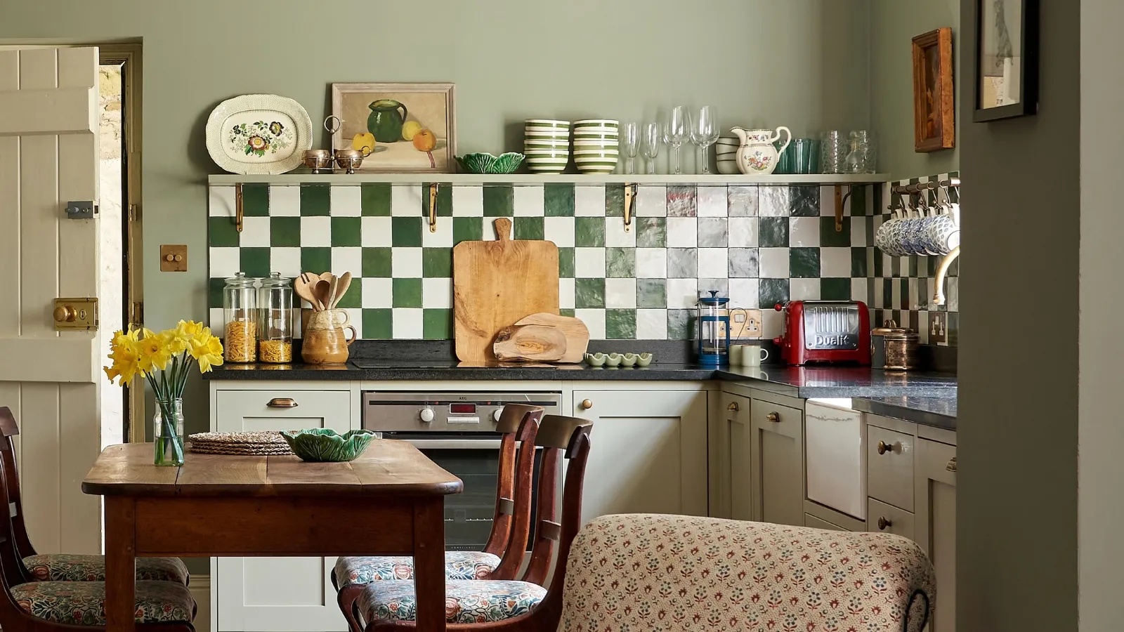 Gray Kitchens Can Feel Cold – but Farrow & Ball Pigeon Shows How the Right Undertones Can Bring Warmth and Quiet Sophistication