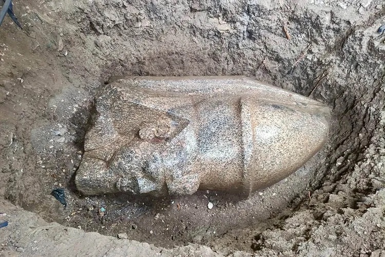 Mysterious Stone Outside Man’s Home Revealed to Be Remains of 28-Foot Statue of Pharaoh Who Ruled Egypt 3,000 Years Ago