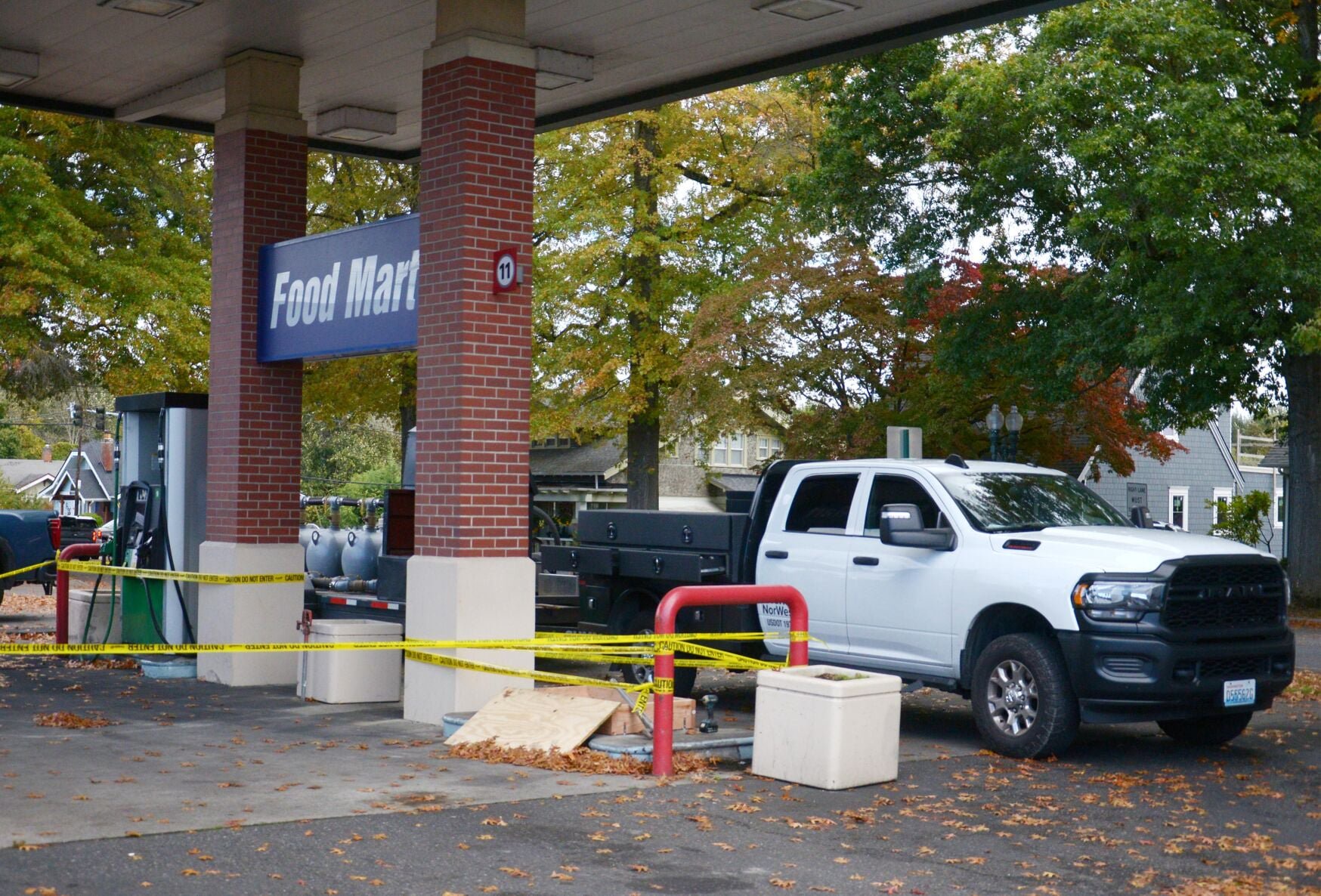 Lynden fire, police respond to accident at Lynden gas station
